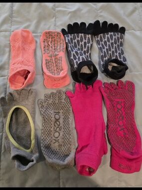 toesox Mixed Five-Toe Grip Socks Set in Coral, Hot Pink, Gray, Black